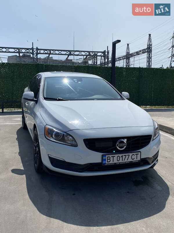 Седан Volvo S60 2015 в Измаиле