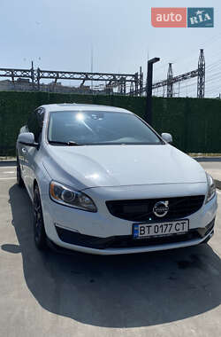 Седан Volvo S60 2015 в 
