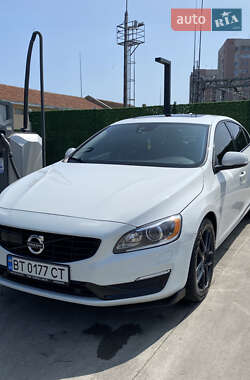 Седан Volvo S60 2015 в 