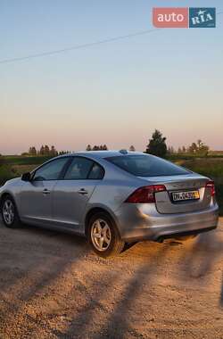 Седан Volvo S60 2016 в 