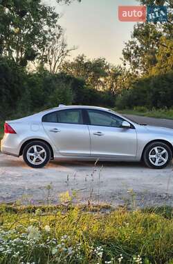 Седан Volvo S60 2016 в 