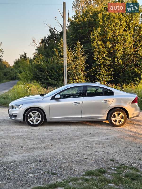 Седан Volvo S60 2016 в Радивилове