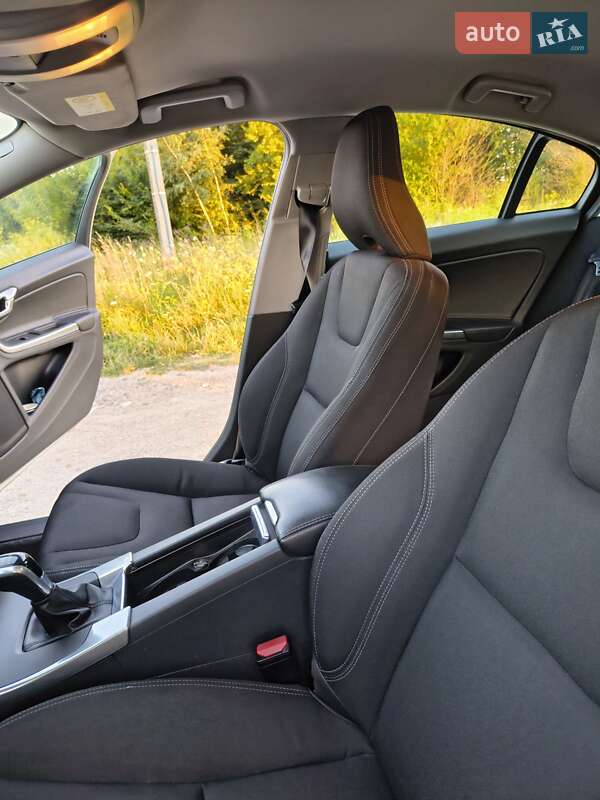 Седан Volvo S60 2016 в Радивилове