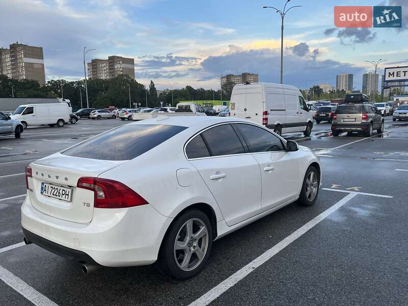 Седан Volvo S60 2012 в Киеве