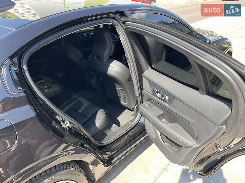 Седан Volvo S60 2024 в Киеве