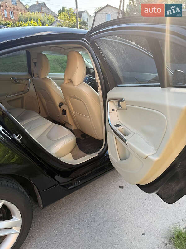 Седан Volvo S60 2013 в Виннице