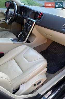 Седан Volvo S60 2013 в 