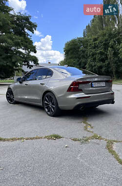 Седан Volvo S60 2020 в 