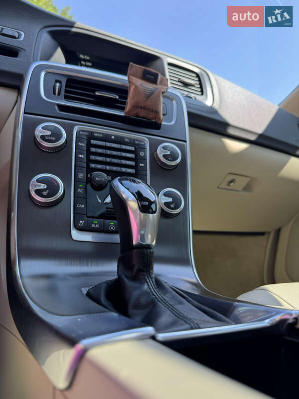 Седан Volvo S60 2014 в Днепре