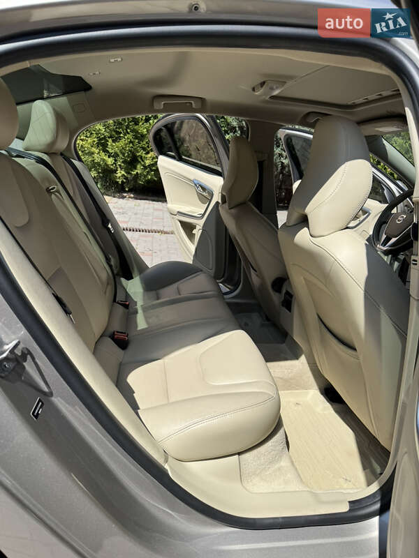 Седан Volvo S60 2014 в Днепре