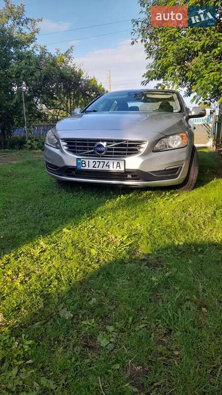 Седан Volvo S60 2015 в 
