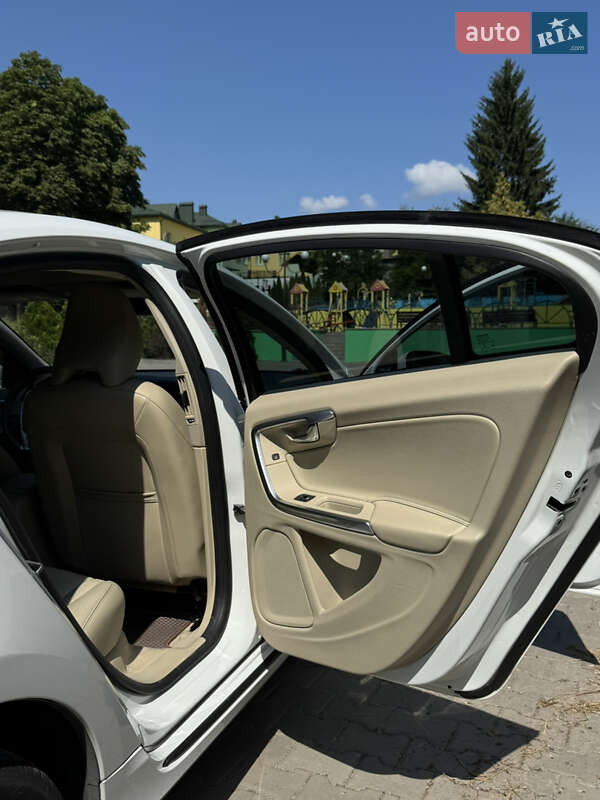 Седан Volvo S60 2015 в Тернополе