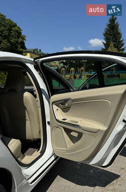 Седан Volvo S60 2015 в 