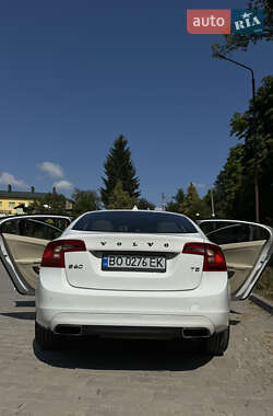 Седан Volvo S60 2015 в 