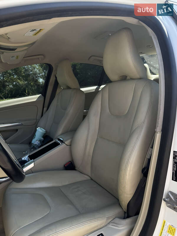 Седан Volvo S60 2015 в Тернополе