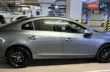 Седан Volvo S60 2015 в 