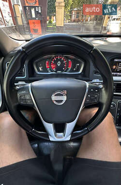 Седан Volvo S60 2013 в 