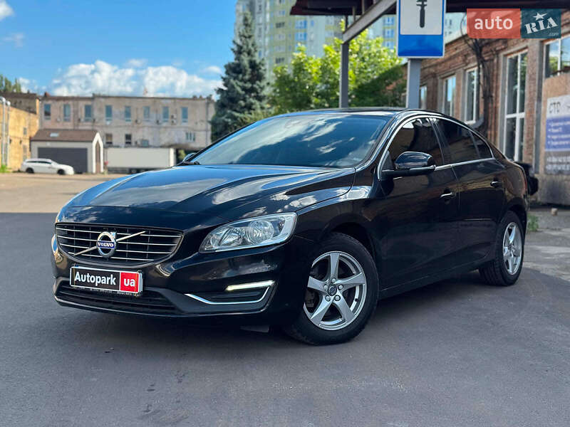 Седан Volvo S60 2015 в 