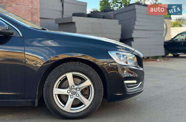 Седан Volvo S60 2015 в 