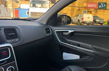 Седан Volvo S60 2015 в 