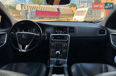 Седан Volvo S60 2015 в 