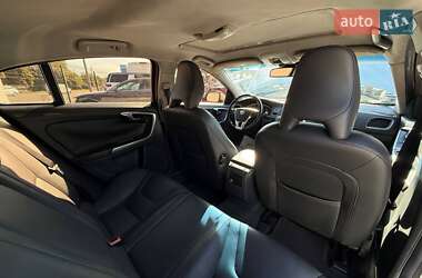 Седан Volvo S60 2015 в 