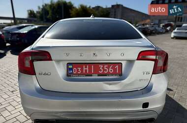 Седан Volvo S60 2015 в 