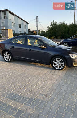 Седан Volvo S60 2015 в 