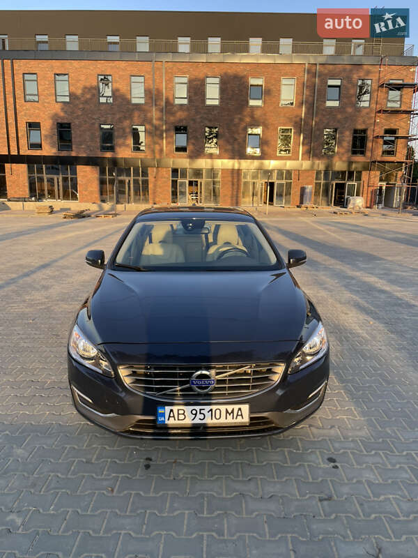 Седан Volvo S60 2015 в Виннице