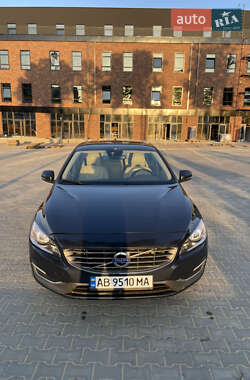 Седан Volvo S60 2015 в 
