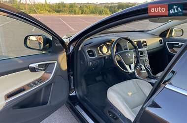 Седан Volvo S60 2015 в 