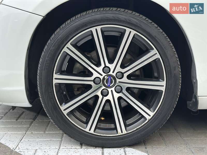 Седан Volvo S60 2017 в Киеве