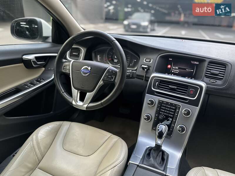 Седан Volvo S60 2017 в Киеве