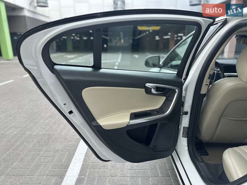 Седан Volvo S60 2017 в Киеве
