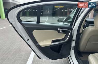 Седан Volvo S60 2017 в 
