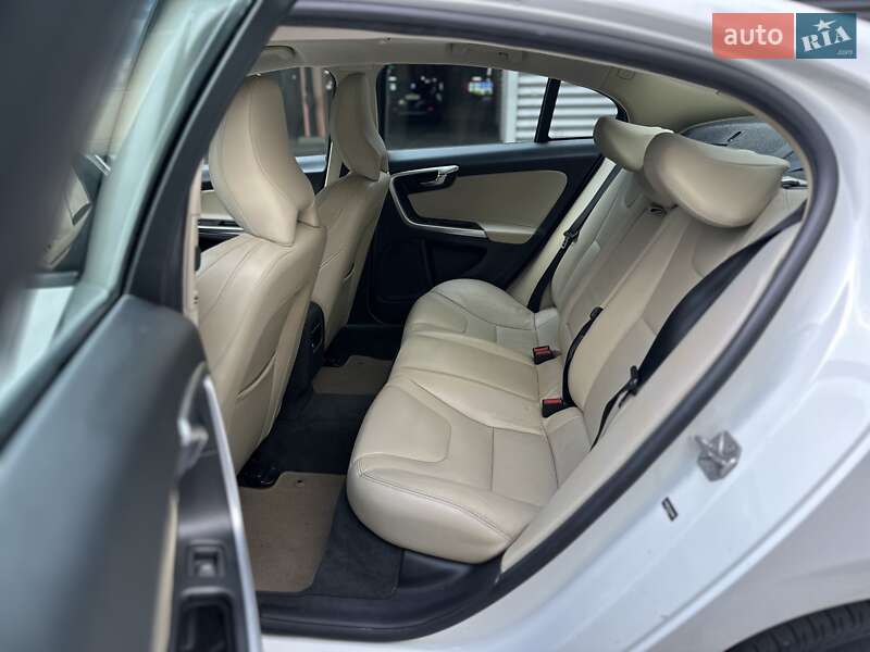 Седан Volvo S60 2017 в Киеве