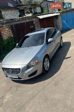 Седан Volvo S60 2013 в Киеве