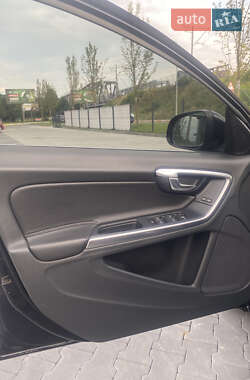 Седан Volvo S60 2012 в 