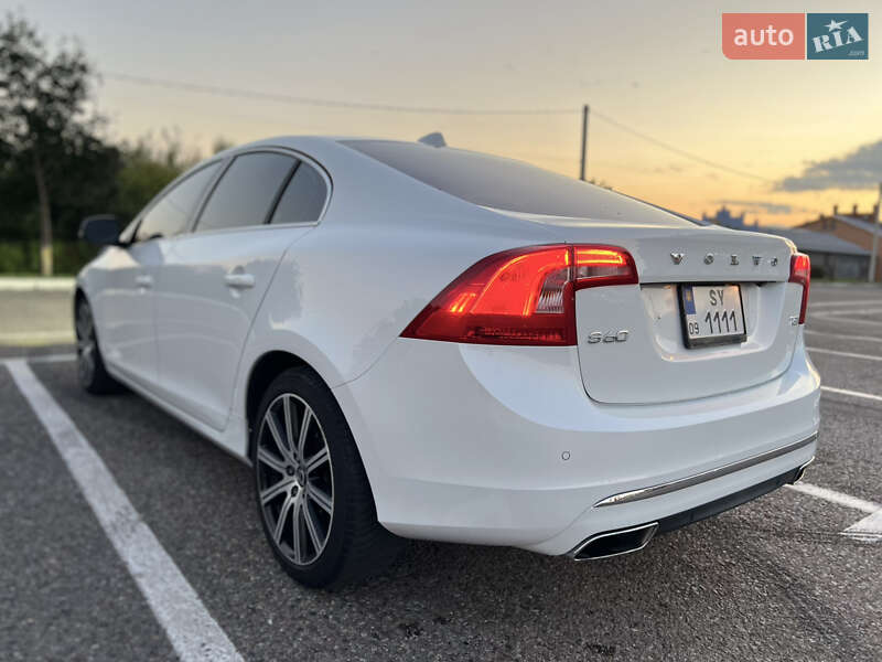 Седан Volvo S60 2015 в Черновцах