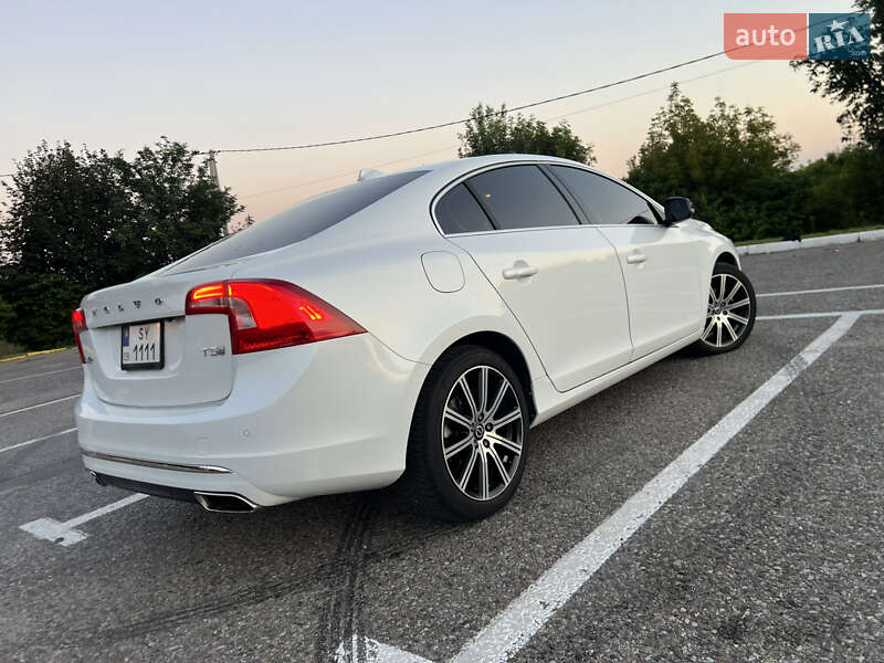 Седан Volvo S60 2015 в Черновцах