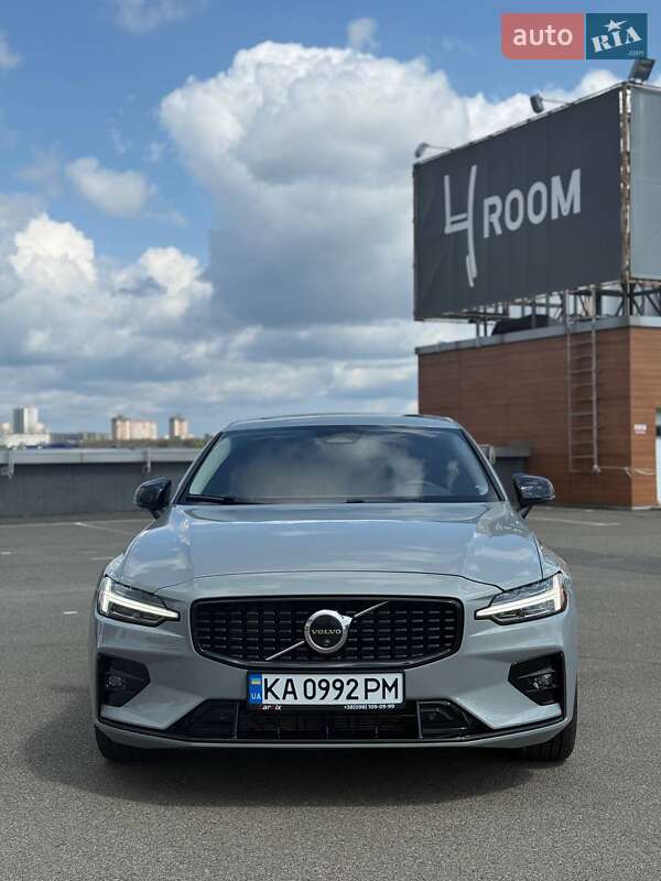 Седан Volvo S60 2023 в Киеве