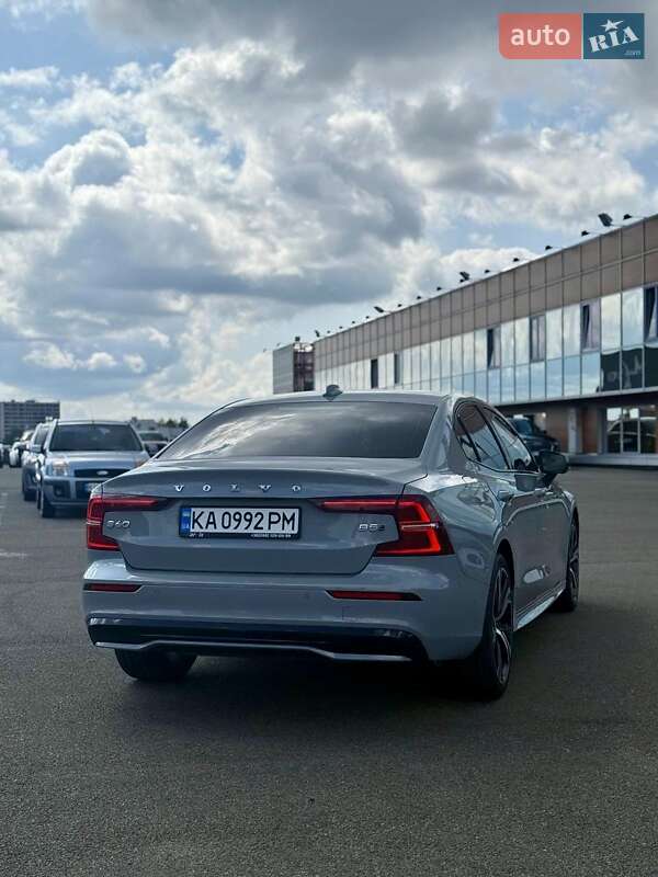 Седан Volvo S60 2023 в Киеве