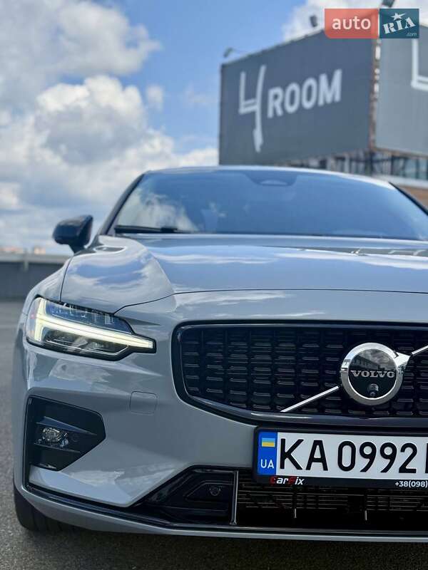 Седан Volvo S60 2023 в Киеве