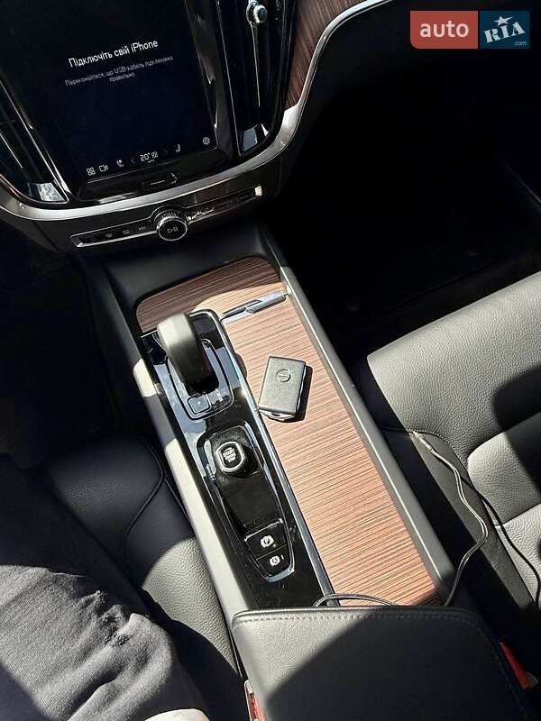 Седан Volvo S60 2023 в Киеве