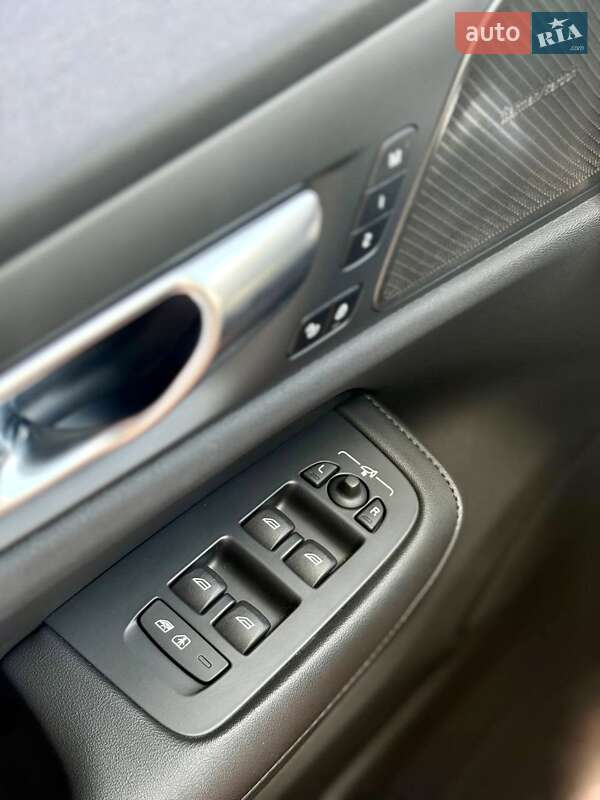 Седан Volvo S60 2023 в Киеве