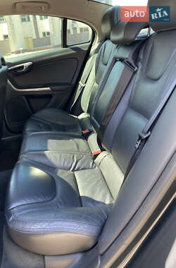 Седан Volvo S60 2013 в 