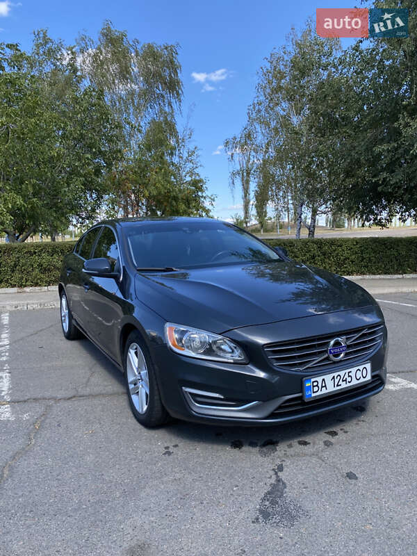 Седан Volvo S60 2013 в 