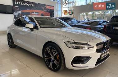 Седан Volvo S60 2019 в 