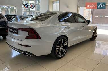 Седан Volvo S60 2019 в 