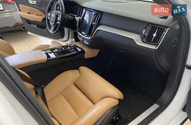 Седан Volvo S60 2019 в 